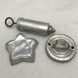 Vintage Tin Cookie‎ Cutters: Star, Scalloped Round & Pastry Press